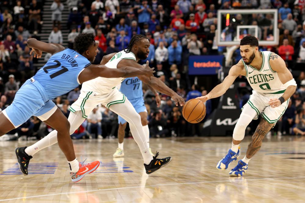 三J生死战12中3引热议：没资格要顶薪 失去球队尊重 史上最差DPOY